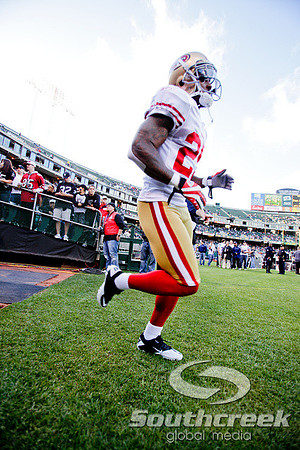 136100828_NFL_49ers_at_Raiders_106