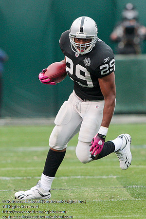 NFL: OCT 18 Eagles at Raiders